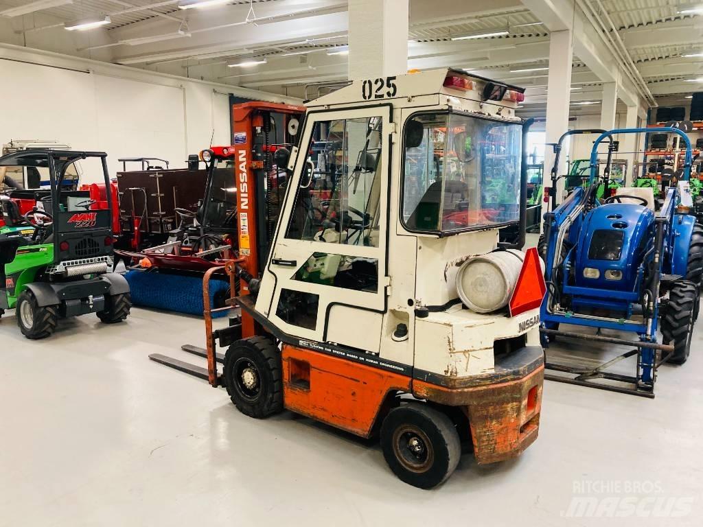 Nissan 25 LPG (dujiniai) krautuvai