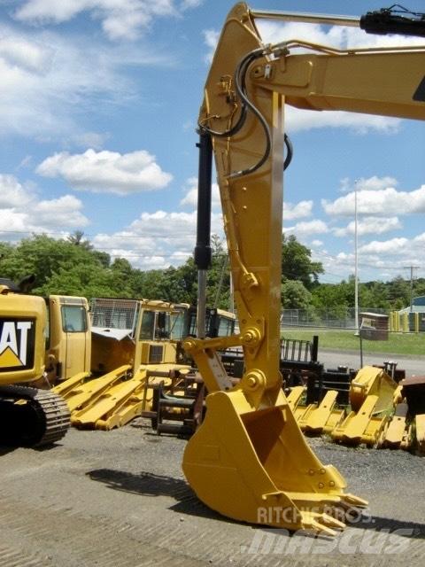 CAT 320 Vikšriniai ekskavatoriai