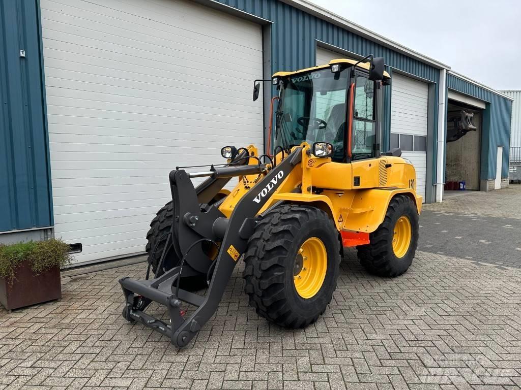 Volvo L30HS Naudoti ratiniai krautuvai