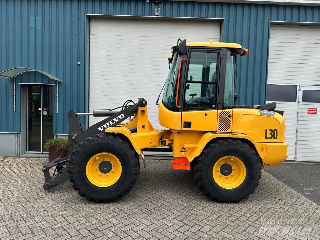 Volvo L30HS Naudoti ratiniai krautuvai