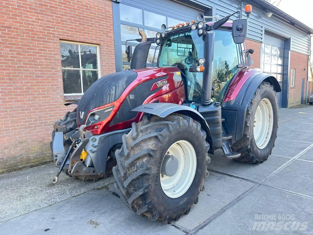 Valtra T 174 Versu Traktoriai
