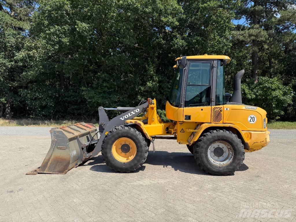 Volvo L 35 G Naudoti ratiniai krautuvai
