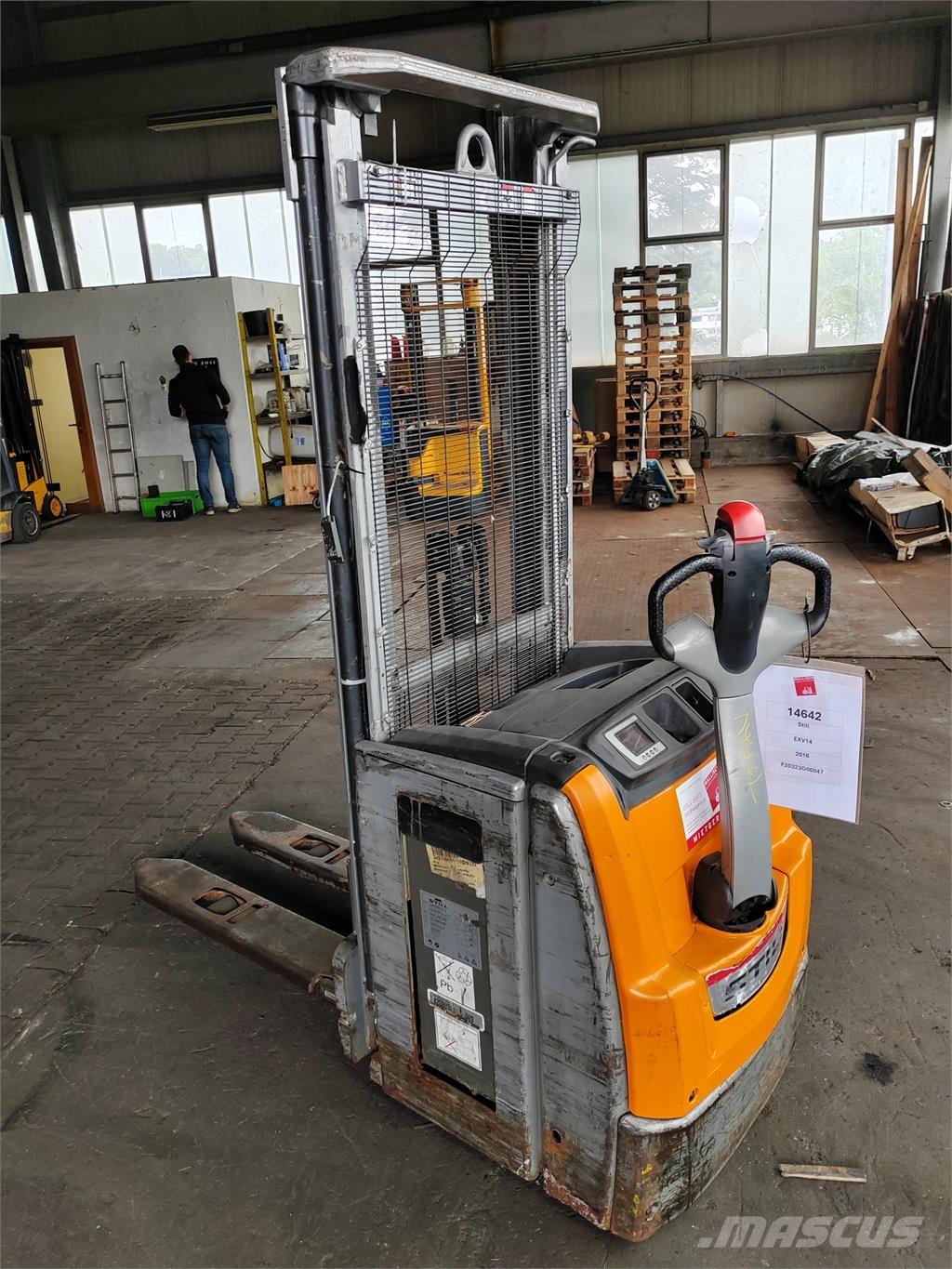 Still EXV14 Savaeigiai rietuvai