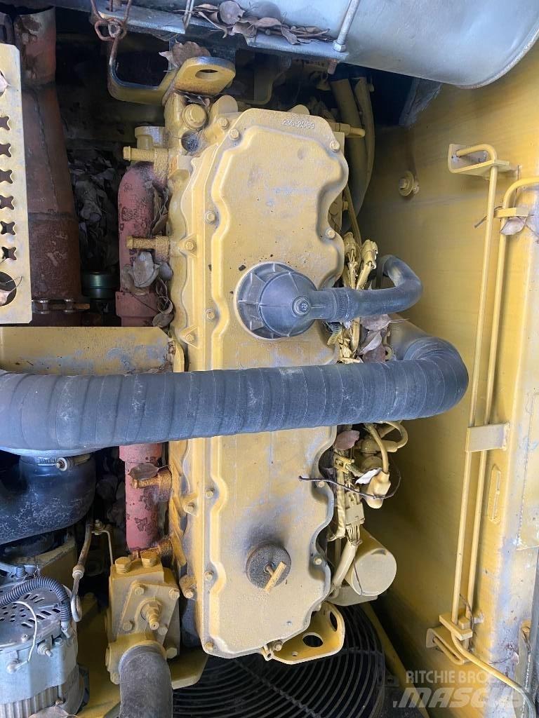 CAT 325 CL Vikšriniai ekskavatoriai