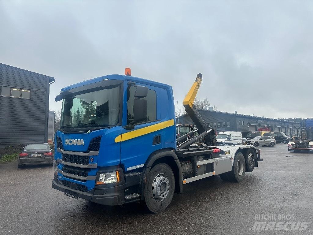 Scania P 360 Sunkvežimiai su keliamuoju kabliu