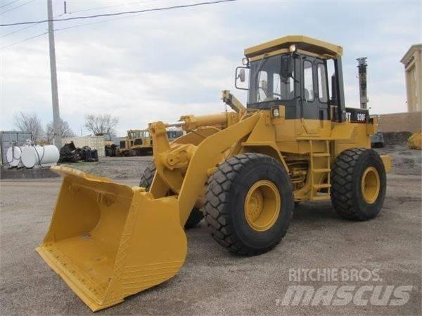 CAT 936 F Naudoti ratiniai krautuvai