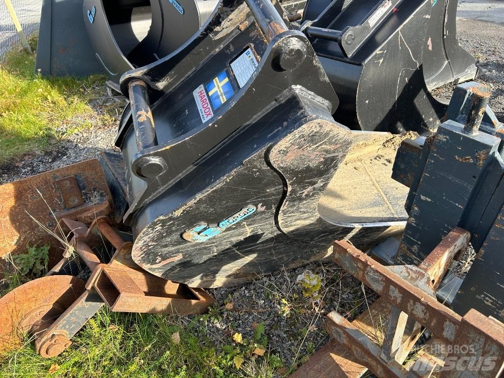 Komatsu PC138US-11E0 Vikšriniai ekskavatoriai