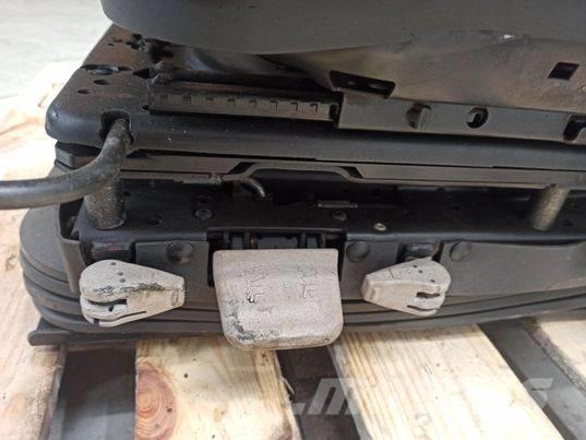 Valtra N 163 chair Kabinos