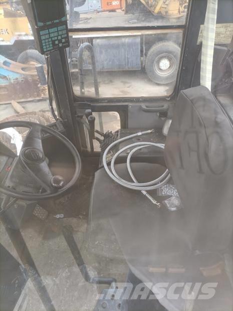 Komatsu WA470 Naudoti ratiniai krautuvai