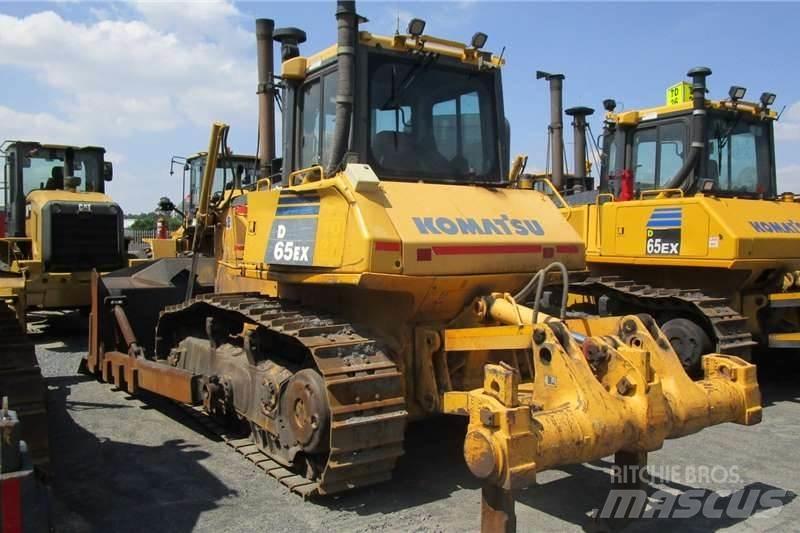Komatsu D65 EX-16 Vikšriniai buldozeriai