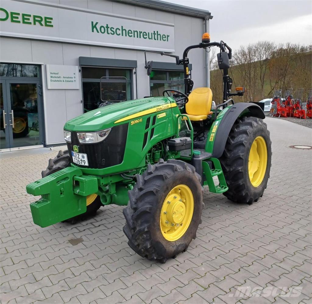 John Deere 5050E Traktoriai