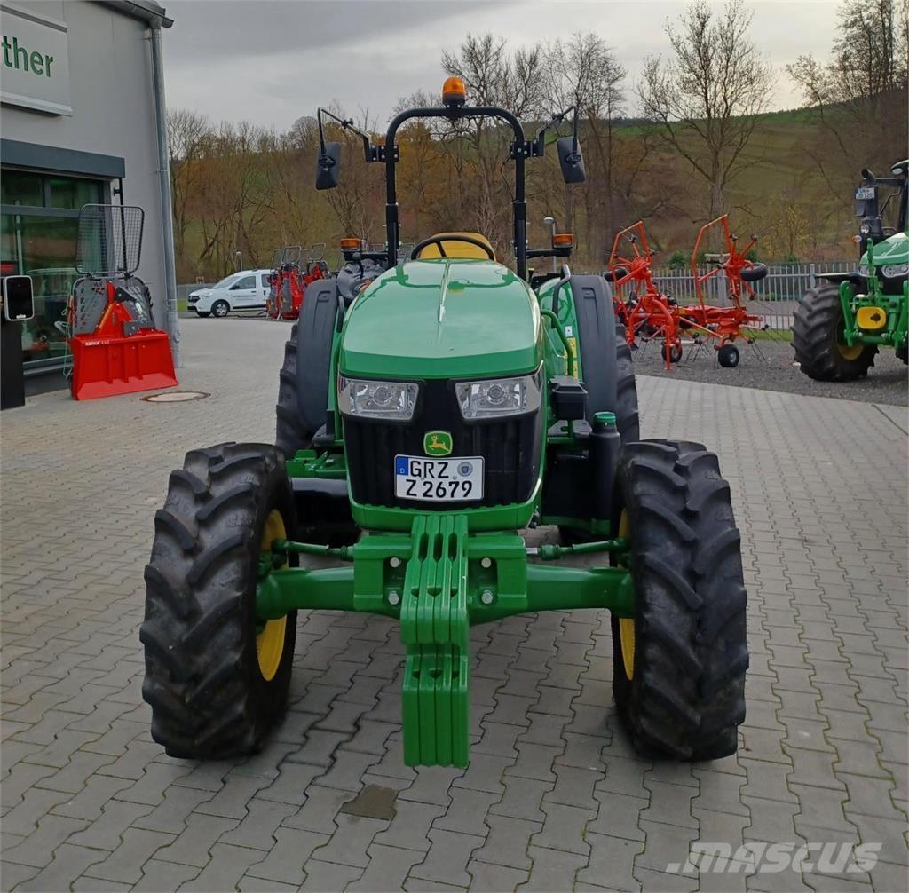 John Deere 5050E Traktoriai
