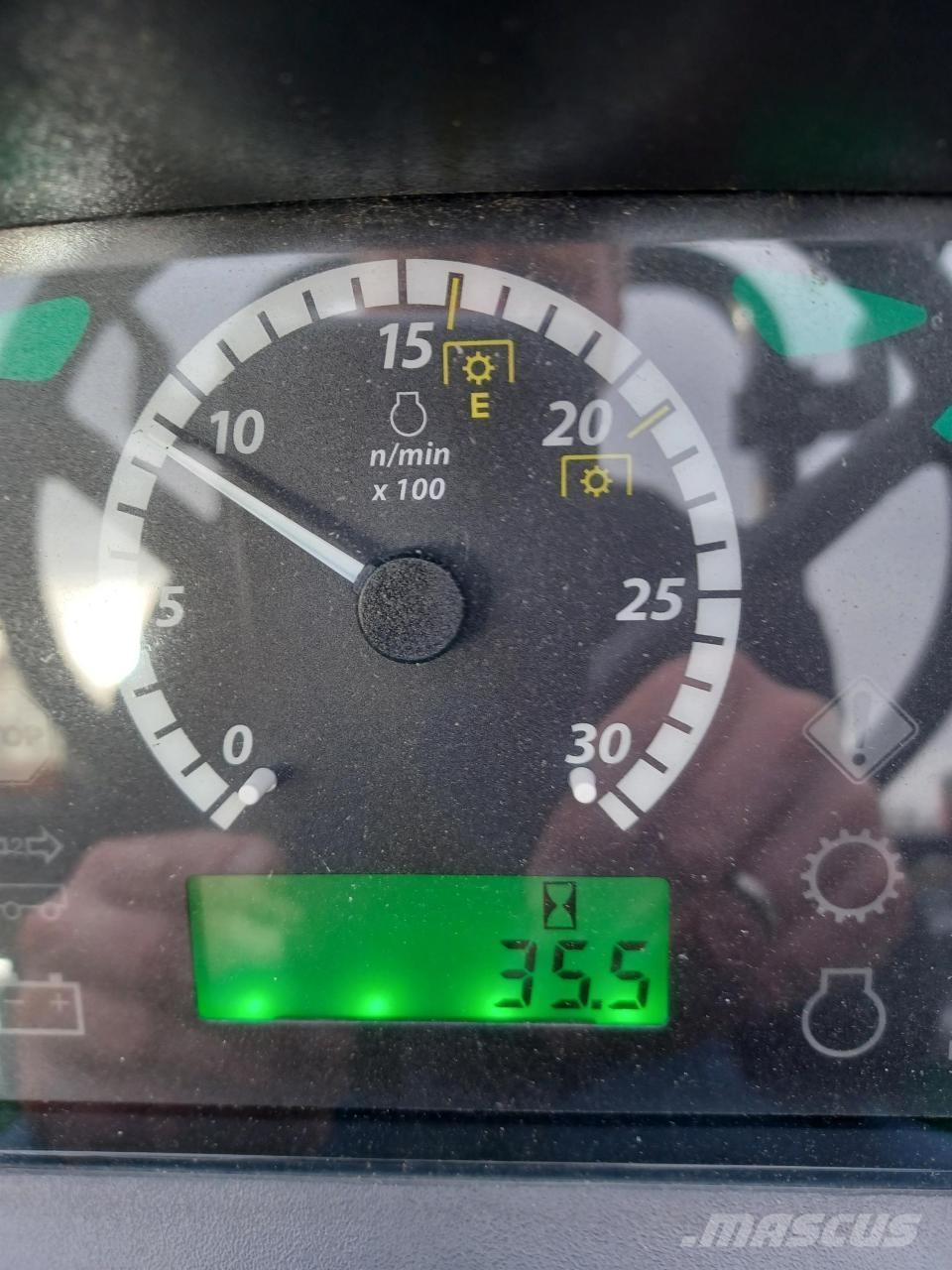 John Deere 5050E Traktoriai