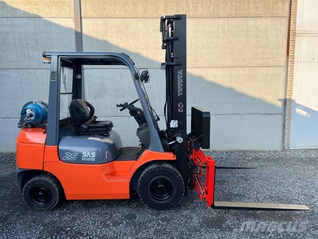 Toyota 42-7 FGF 25 LPG (dujiniai) krautuvai