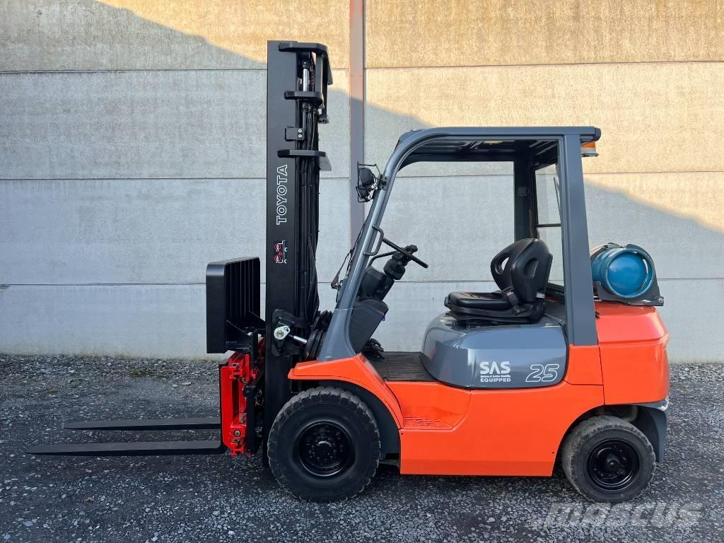 Toyota 42-7 FGF 25 LPG (dujiniai) krautuvai