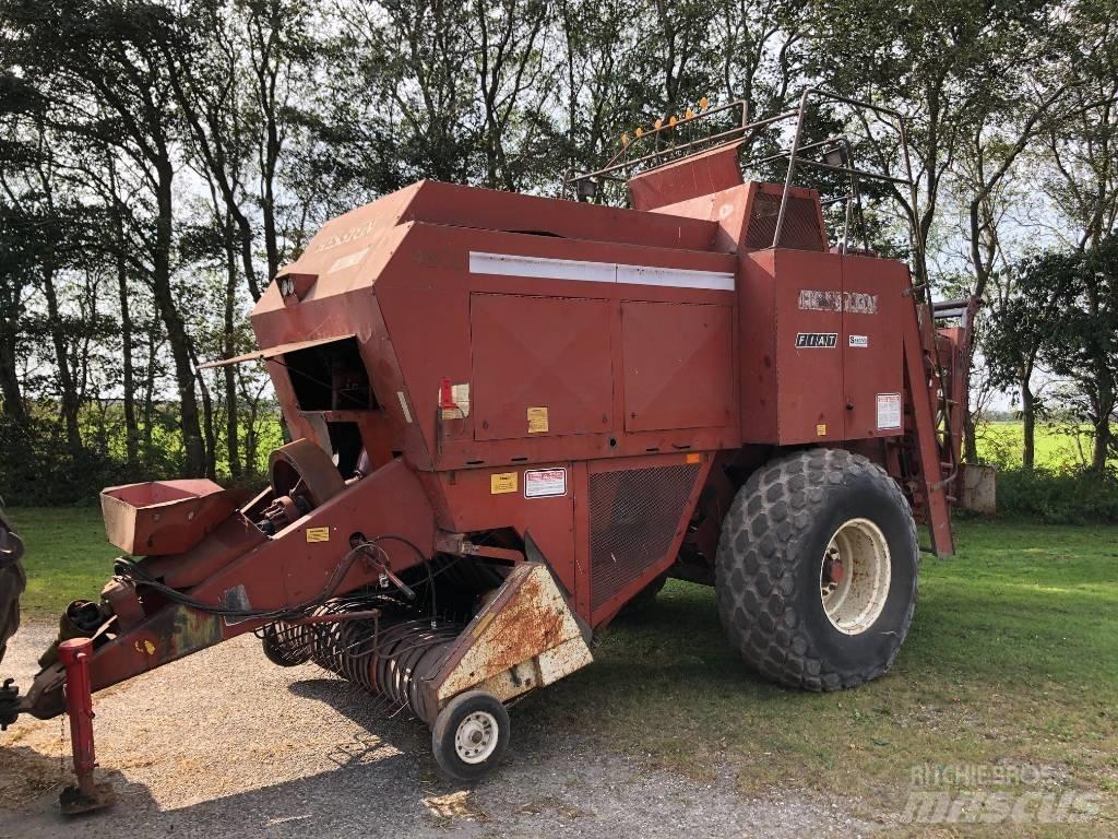 Hesston 4800 Stačiakampių ryšulių presai