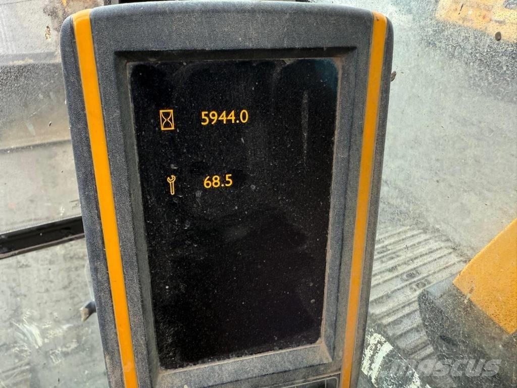 JCB JS 130 LC Vikšriniai ekskavatoriai