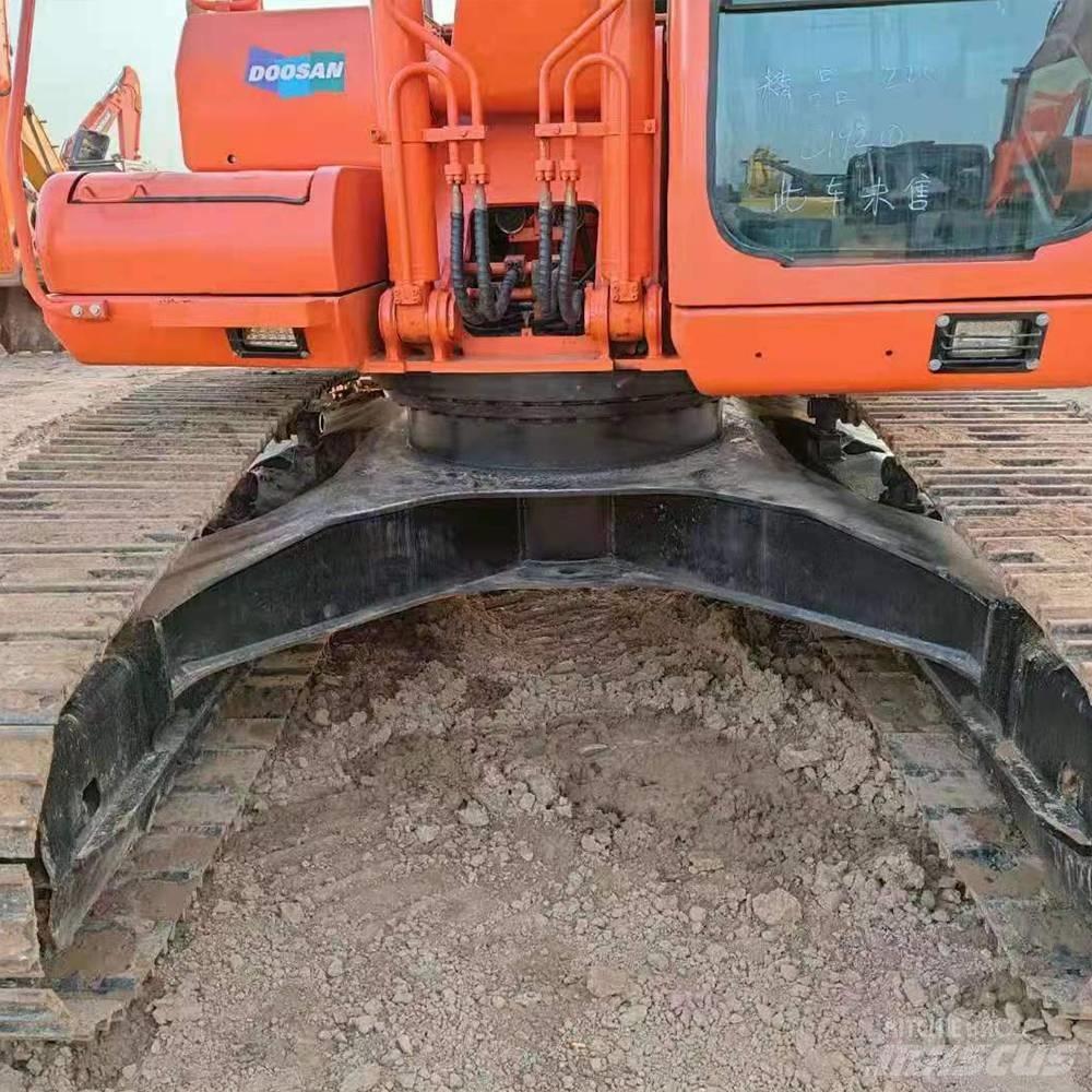 Doosan 225 Vikšriniai ekskavatoriai
