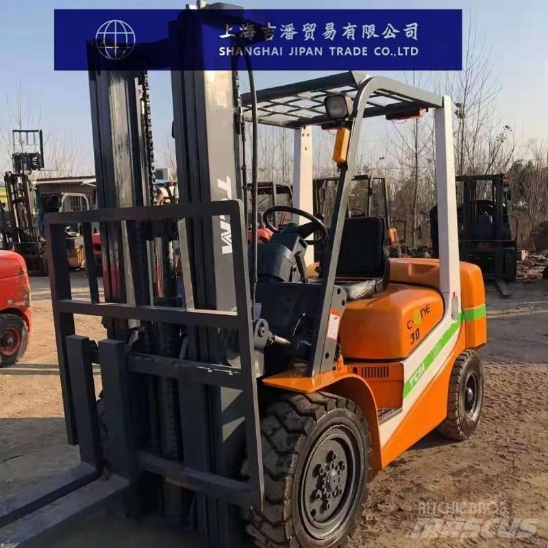 TCM FD 30 Dyzeliniai krautuvai