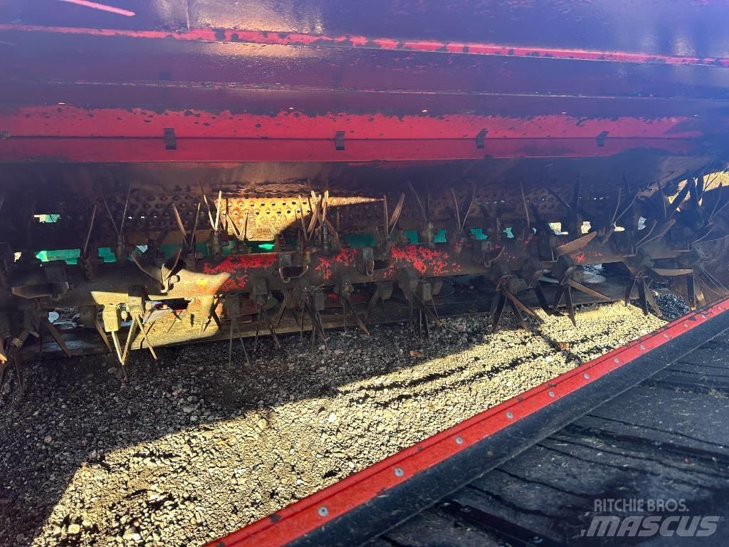 Kverneland 4032 C BX Formuojančios žoliapjovės