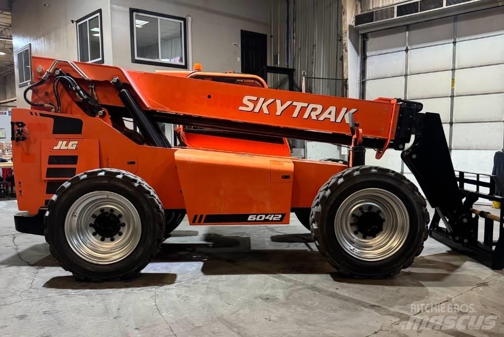 SkyTrak 6042 Teleskopiniai krautuvai
