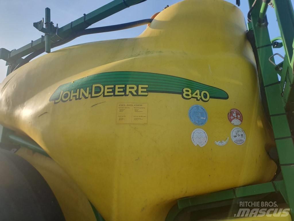 John Deere 840 Prikabinami purkštuvai