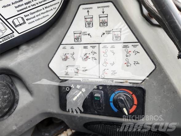 Bobcat T590 Krautuvai su šoniniu pasukimu