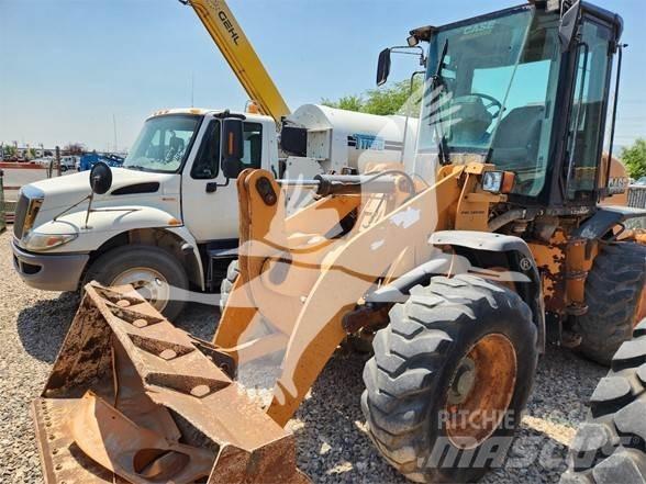 CASE 521F Naudoti ratiniai krautuvai