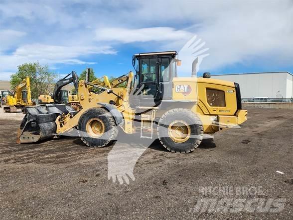 CAT 930M Naudoti ratiniai krautuvai