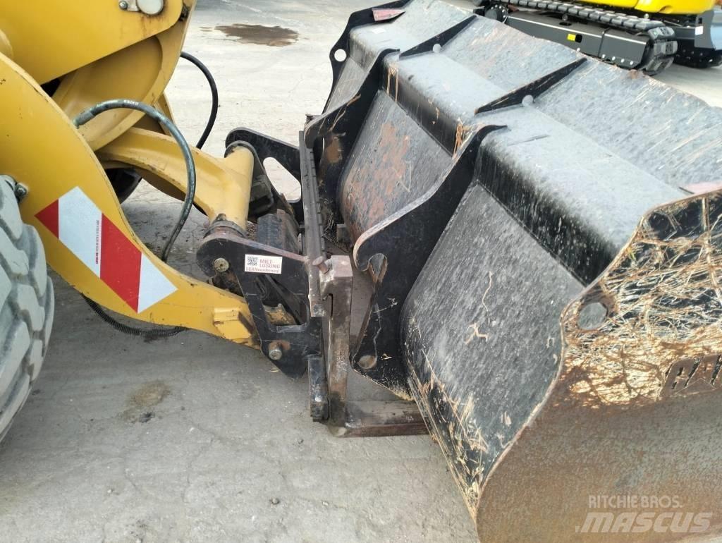 CAT 906M Naudoti ratiniai krautuvai