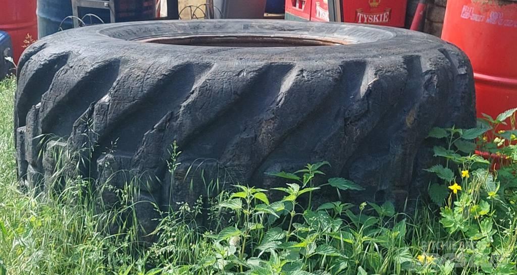 Komatsu 895 Padangos, ratai ir ratlankiai