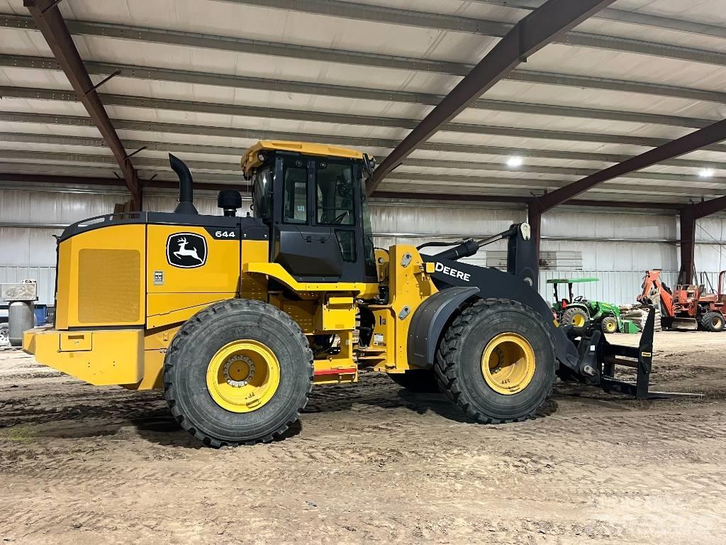 John Deere 644P Naudoti ratiniai krautuvai