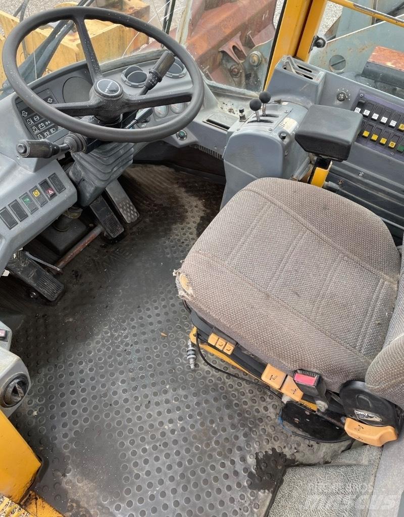 Volvo L120C Naudoti ratiniai krautuvai