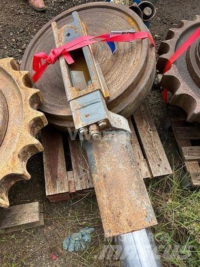 Liebherr R954CHD Padangos, ratai ir ratlankiai