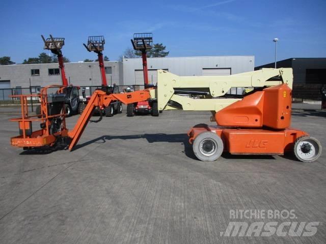 JLG E400AJP (817) Kompaktiškas savaeigis strėlinis keltuvas
