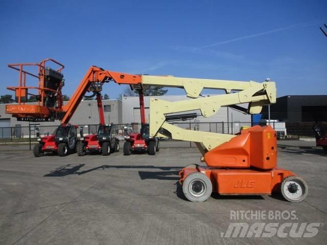 JLG E400AJP (817) Kompaktiškas savaeigis strėlinis keltuvas
