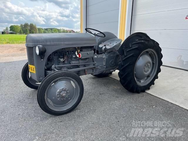 Massey Ferguson ted Traktoriai