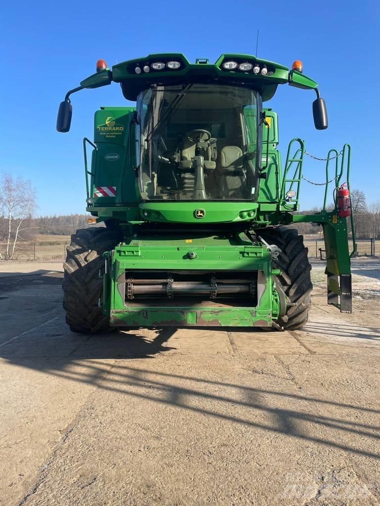 John Deere T 670 i Derliaus nuėmimo kombainai
