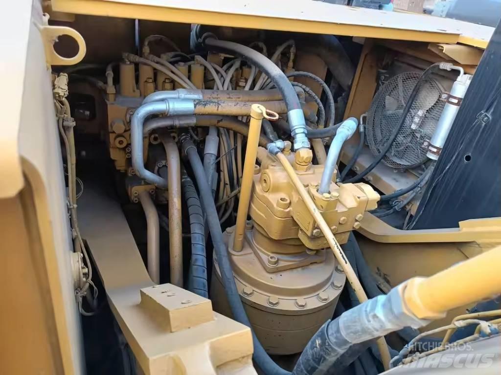 CAT 324 D Vikšriniai ekskavatoriai