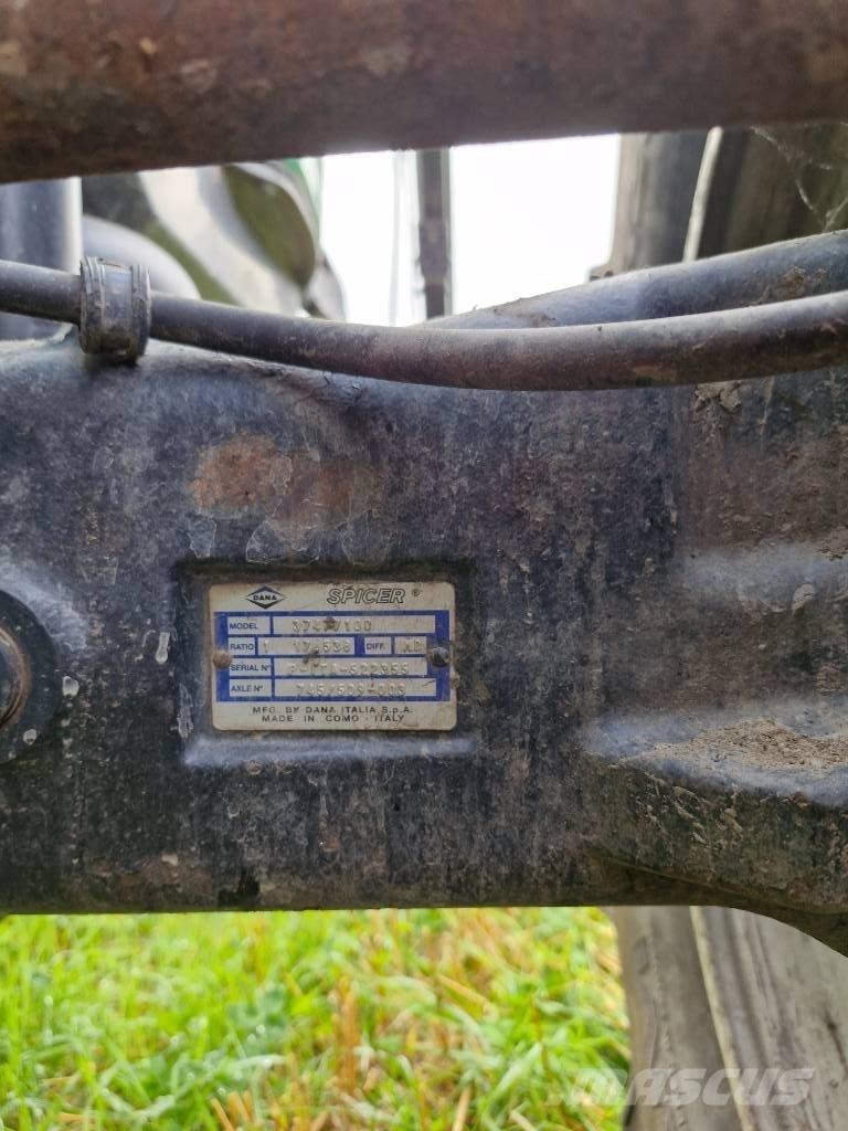 Valtra T 182 Versu Traktoriai