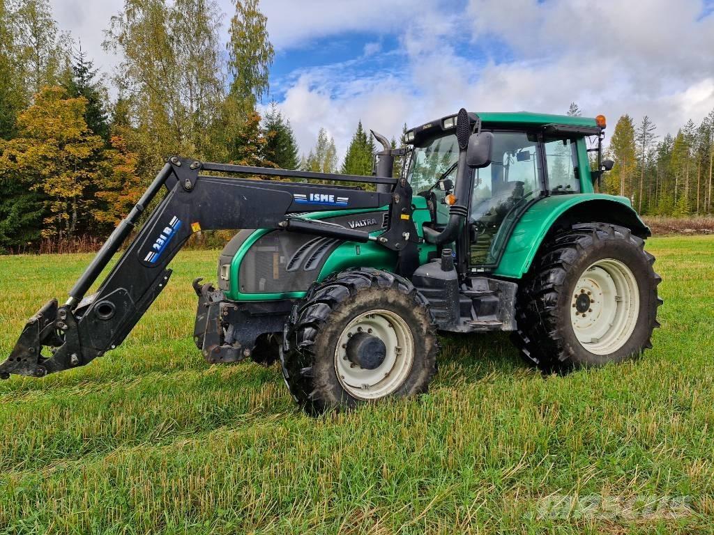 Valtra T 182 Versu Traktoriai