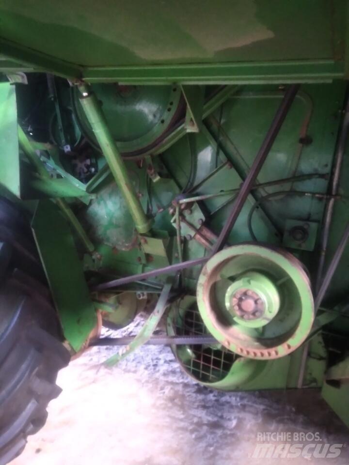 John Deere 1065 Derliaus nuėmimo kombainai