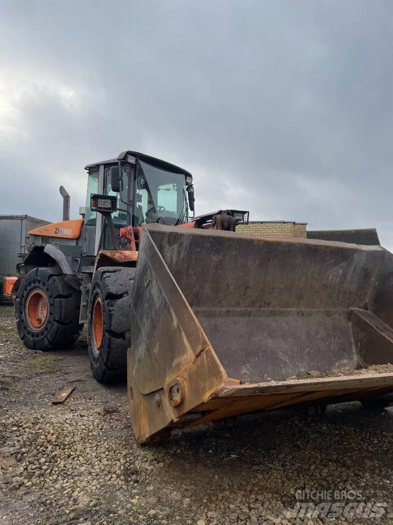Hitachi ZW 180-5 Naudoti ratiniai krautuvai