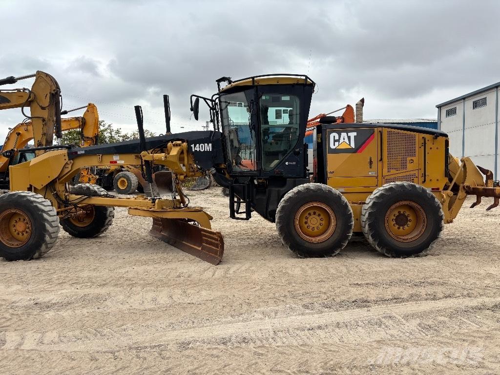CAT 140M Greideriai