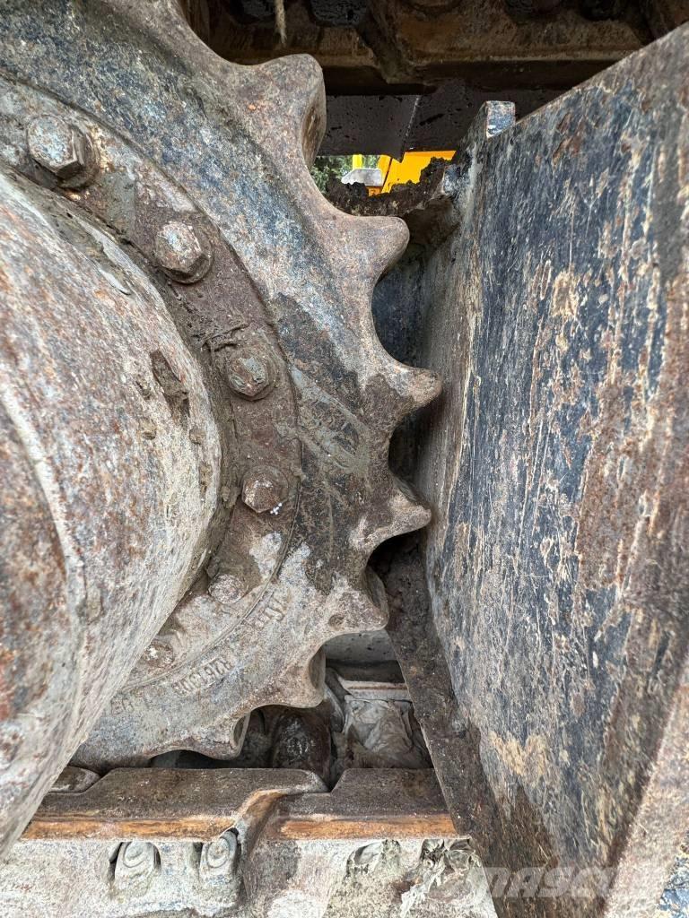 JCB 140 X Vikšriniai ekskavatoriai