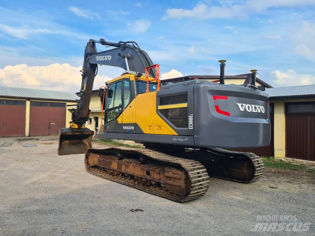 CAT 320 FL Vikšriniai ekskavatoriai