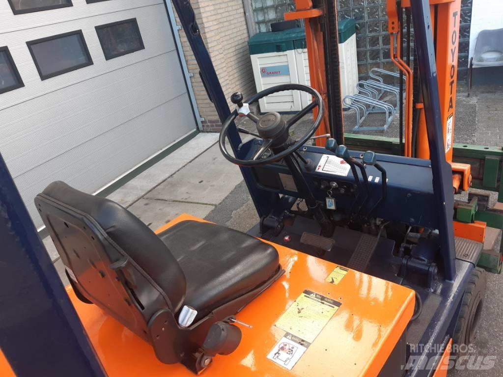 Toyota 4FB20 Elektriniai šakiniai krautuvai