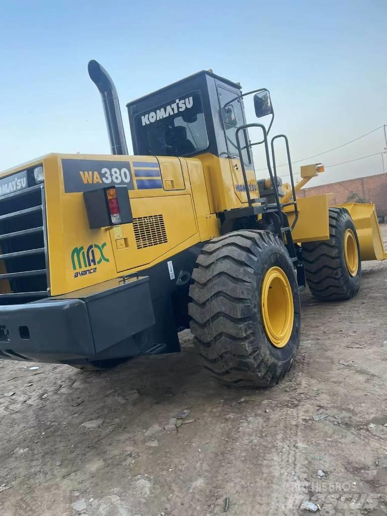 Komatsu WA 380 Naudoti ratiniai krautuvai