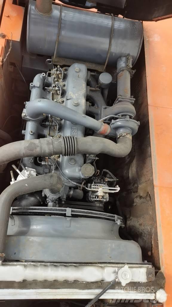 Hitachi EX 200-5 Vikšriniai ekskavatoriai