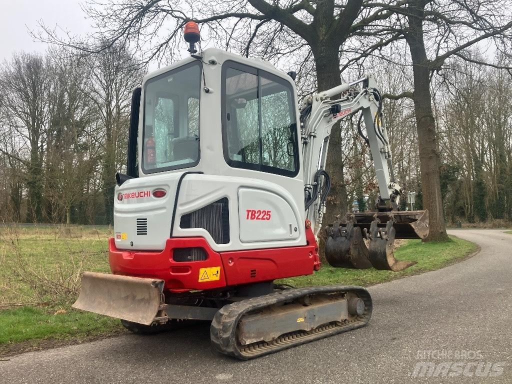 Takeuchi TB225 extra Mini ekskavatoriai < 7 t